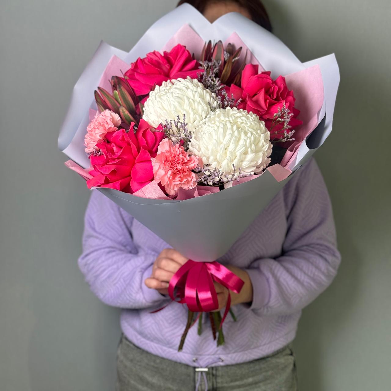 Букет Яркий с одноголовой хризантемой