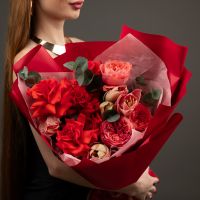 Букет с розами и амариллисами