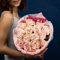 Роза розовая 15 шт (пинк подиаль) + топпер "Маме"