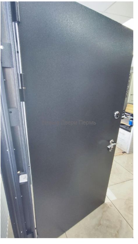 Входная дверь «Аляска» с терморазрывом: антрацит снаружи, дарк грей внутри