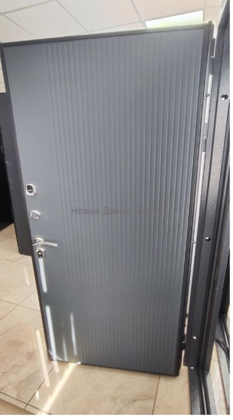 Входная дверь «Аляска» с терморазрывом: антрацит снаружи, дарк грей внутри