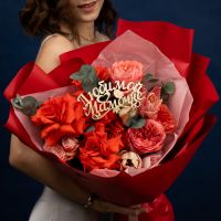 Букет с розами и амариллисами