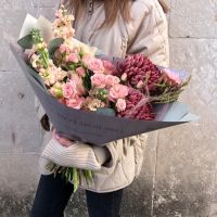 Букет с матиолой и хризантемой