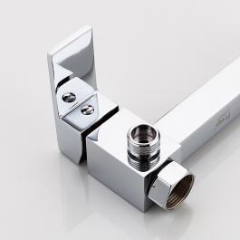 Frap F7504 bidet kranının ön görünüşü - kvadrat formalı latun korpusu, xrom örtük və tək qolu ilə müasir dizaynı, gigiyenik duş tutucusu ilə nümayiş etdirir.3