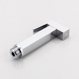 Frap F7504 bidet kranının ön görünüşü - kvadrat formalı latun korpusu, xrom örtük və tək qolu ilə müasir dizaynı, gigiyenik duş tutucusu ilə nümayiş etdirir.4