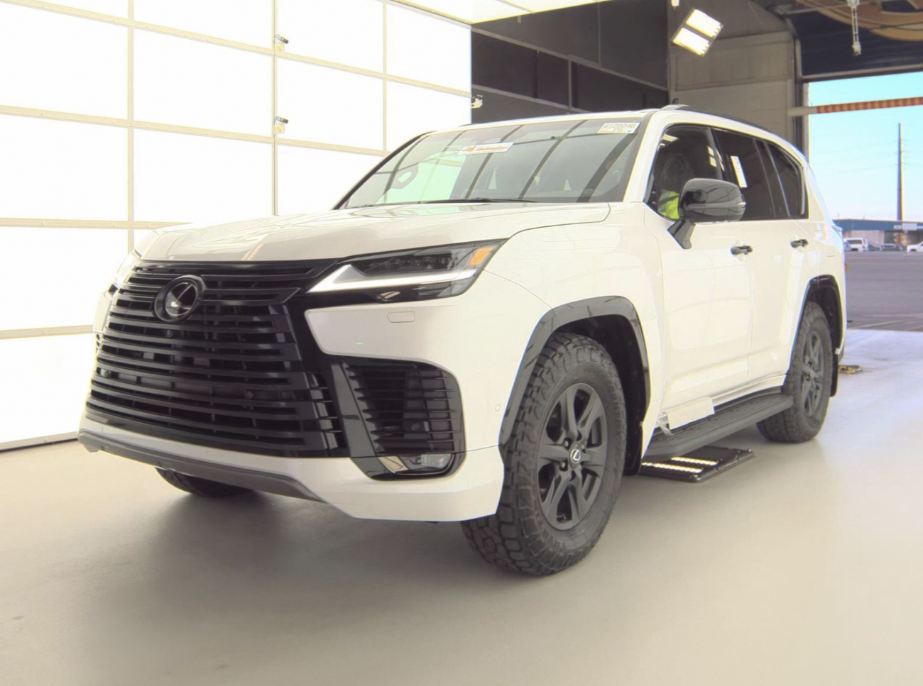 Lexus LX700H Overtrail / 2025