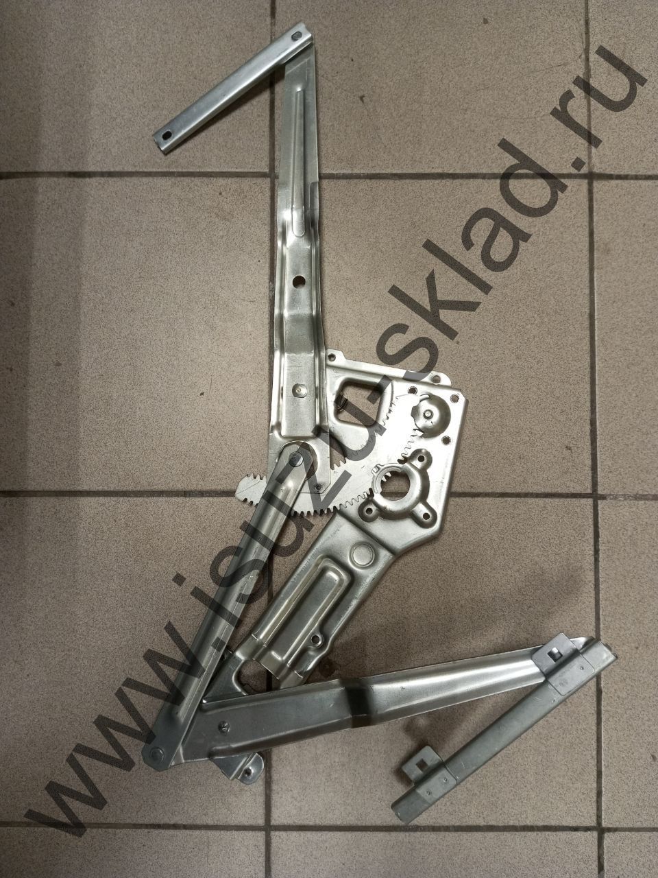 Механизм стеклоподъемника nqr71/75 механический прав