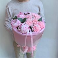 Розовый вальс: пионы с диантусами