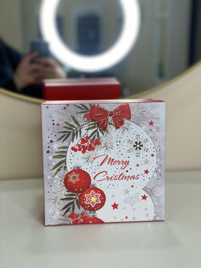 Подарочная коробка новогодняя