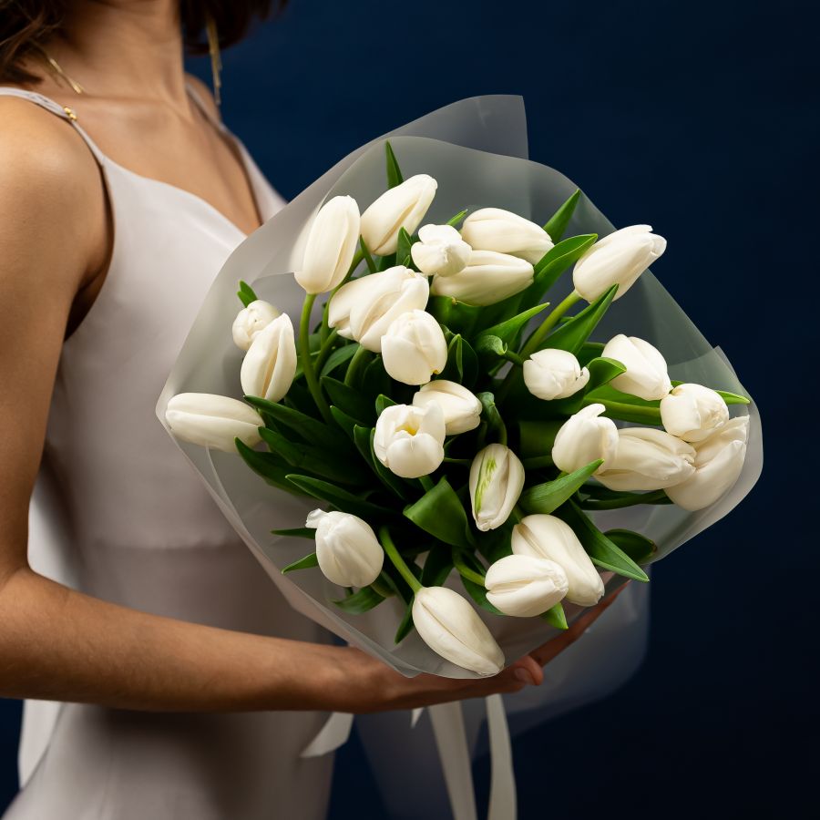 Букет из 25 белых тюльпанов