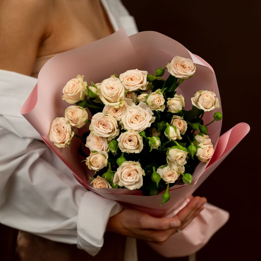 Букет из  кремовых кустовых роз от 5 шт