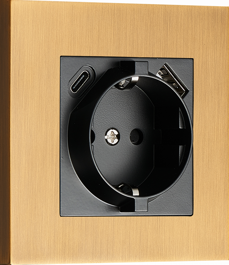 Розетка Schuko с зарядным устройством USB A+C, с защитными шторками, латунь, серия N96