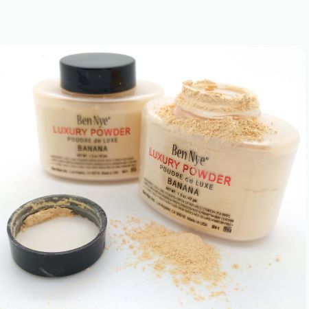 Пудра рассыпчатая для лица Luxuary Powder банановая