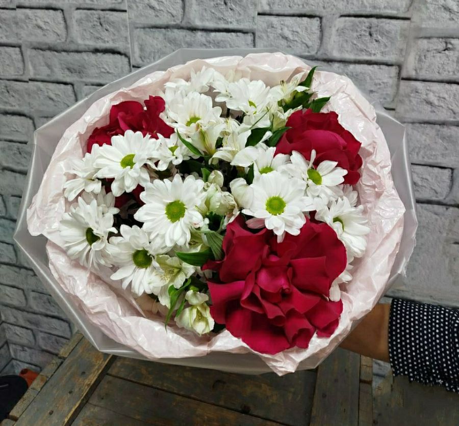 Нежный комплимент с розами