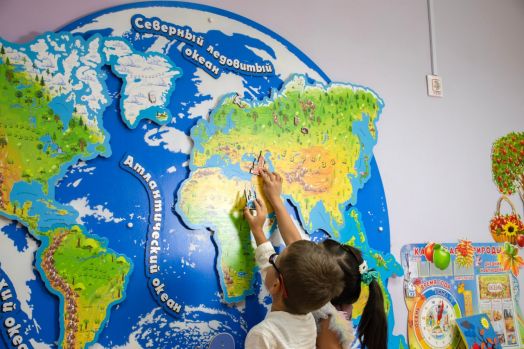 Учебное пособие: "Детская развивающая магнитная карта мира "Мирознайка"