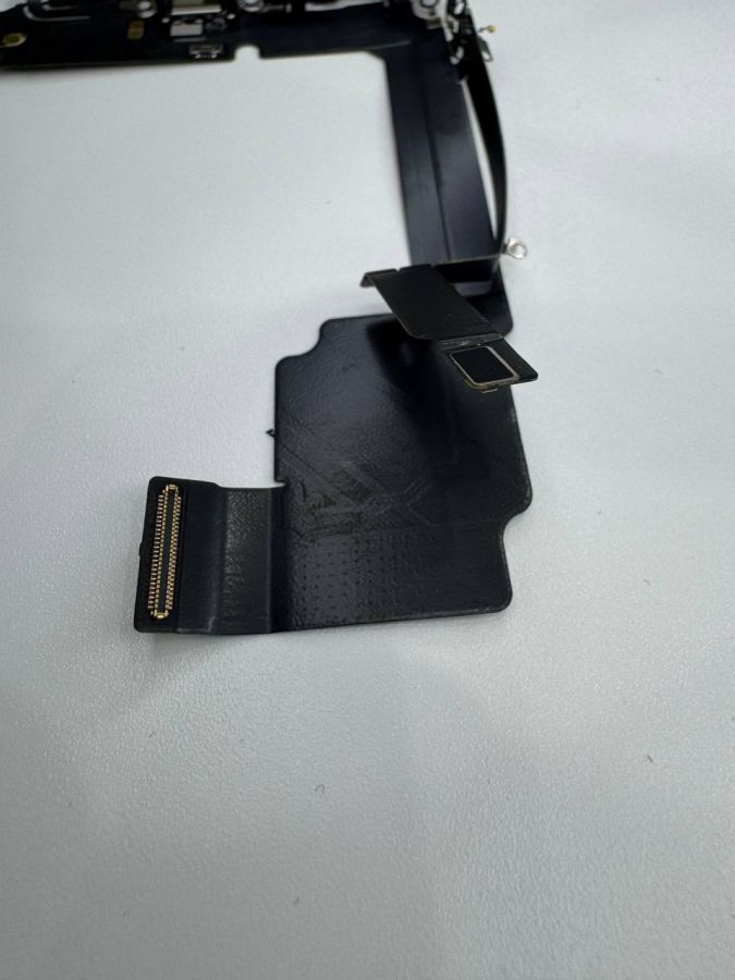 Apple iPhone 15 Pro max нижний шлейф с разъёмом зарядки оригинал с разбора (снятый) черный