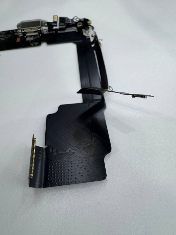 Apple iPhone 15 Pro max нижний шлейф с разъёмом зарядки оригинал с разбора (снятый) белый серый