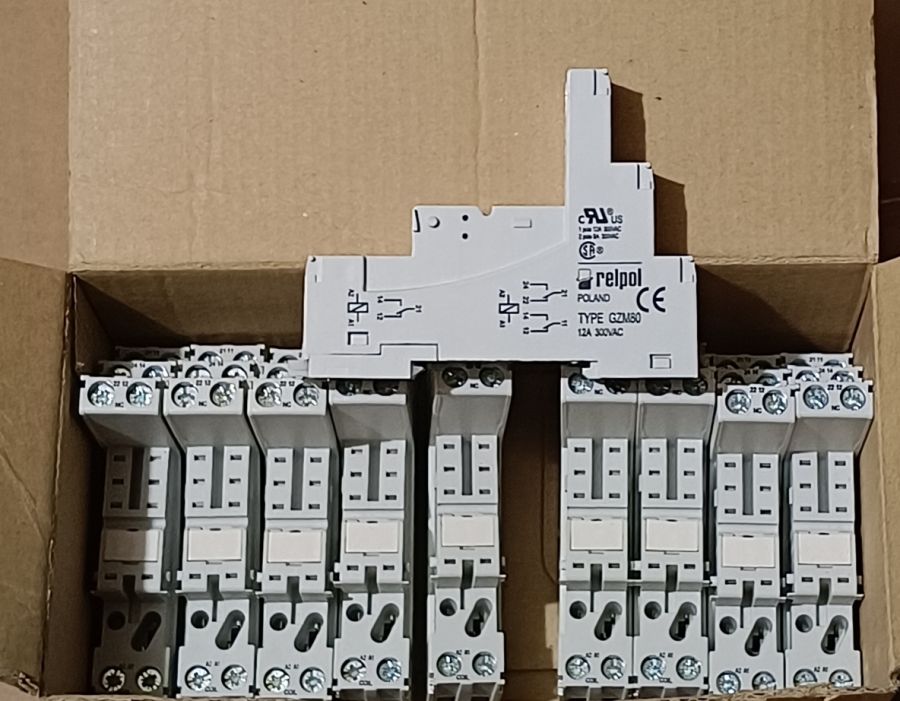 розетка Relpol GZM80