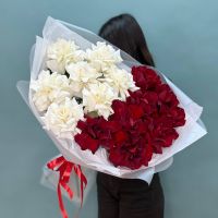 Букет из 15 красно-белых французских роз