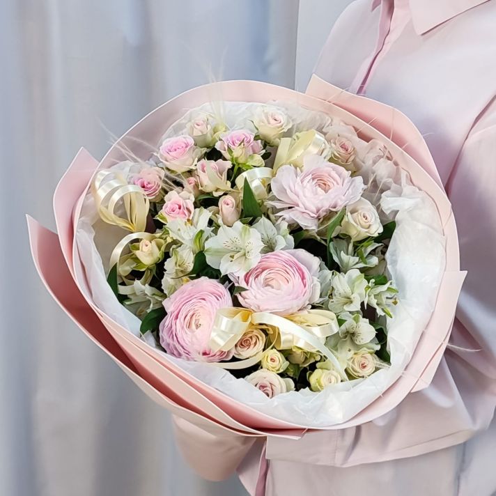 Букет с ранункулюсами