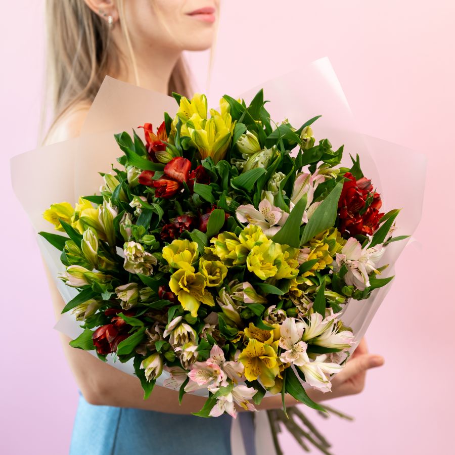 Альстромерия 25 шт в матовой упаковке