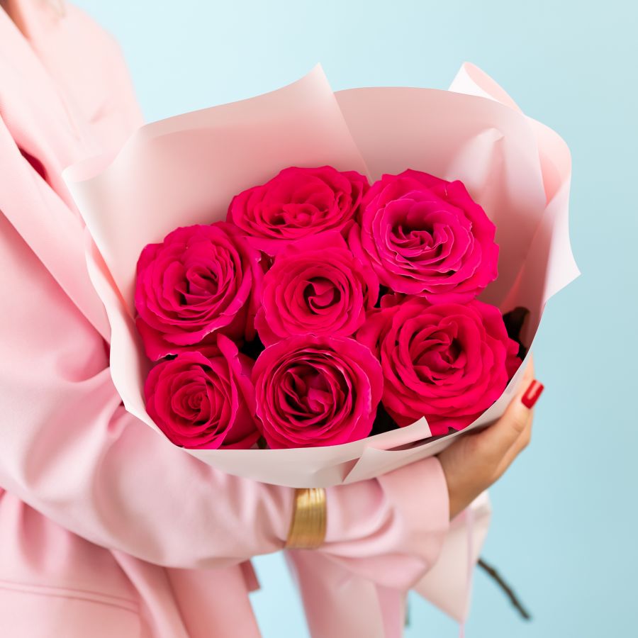 Розовая роза 7 шт в упаковке (60см)