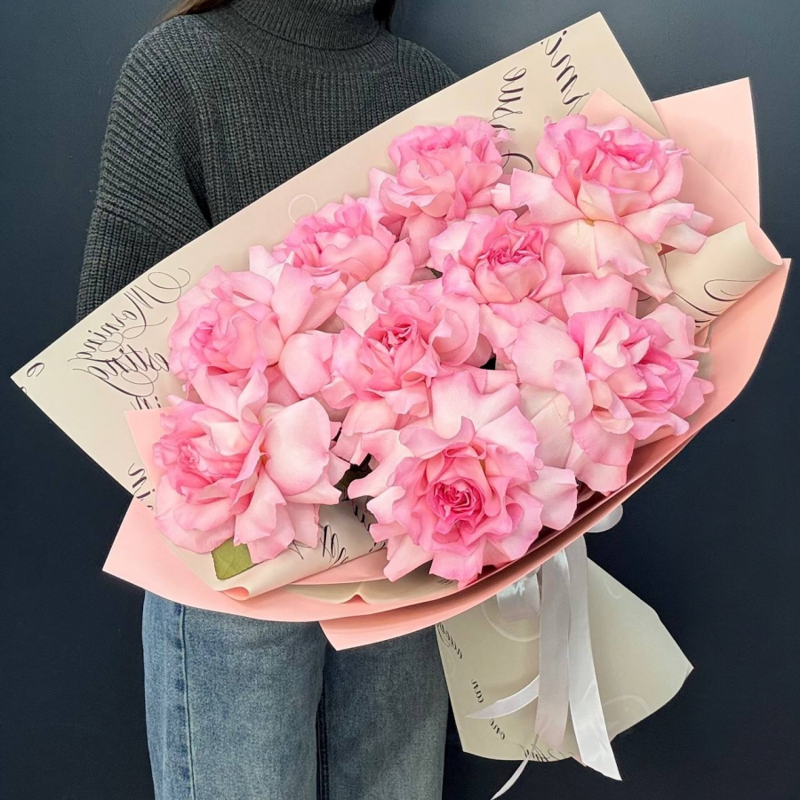 Воздушный букет из розовых французских роз