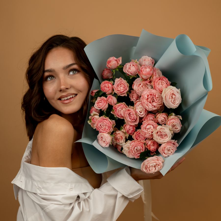 Букет из кустовой пионовидной розы 9 шт