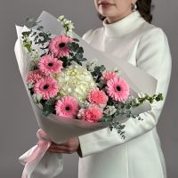 Букет с белой гортензией и гермини