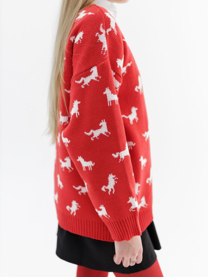 Свитер с лошадками красный