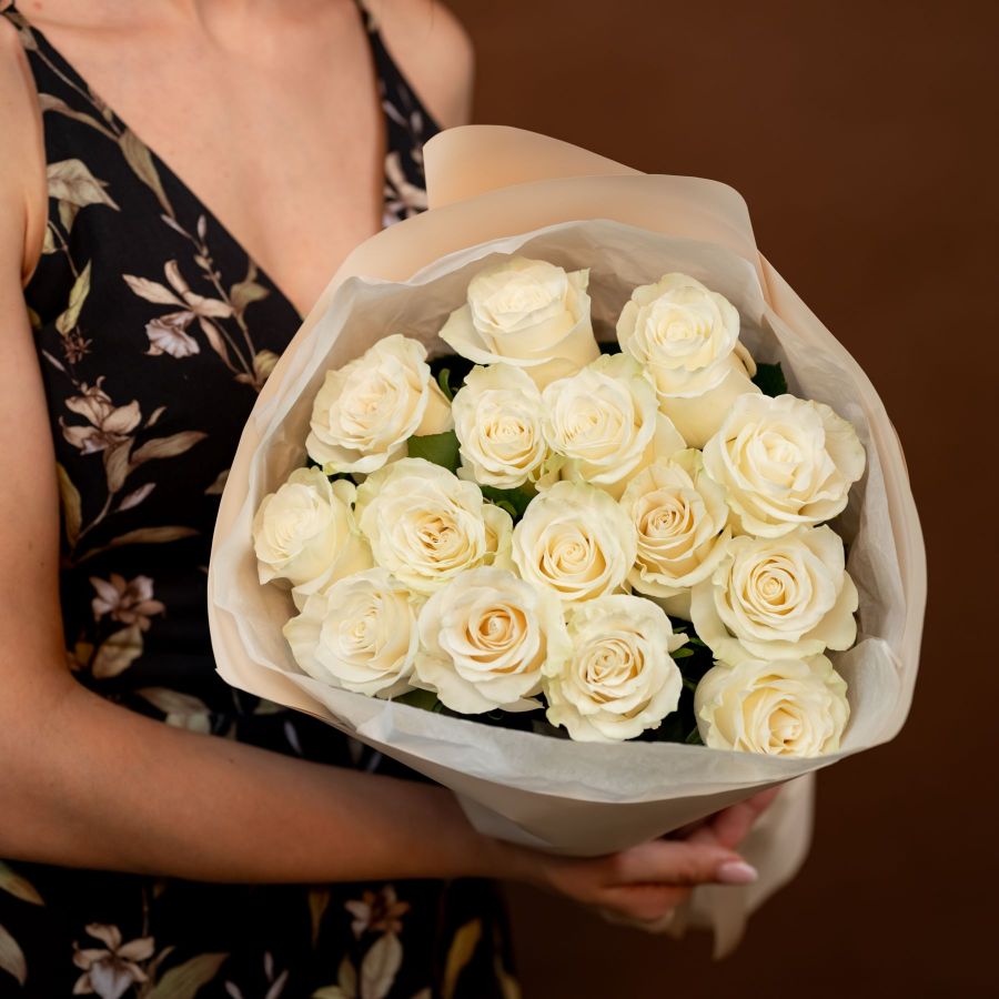 Белая роза от 7 шт (60см)