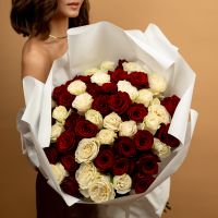 Красные и белые розы 51 шт (60см)