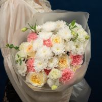 Букет из диантусов и эустомы