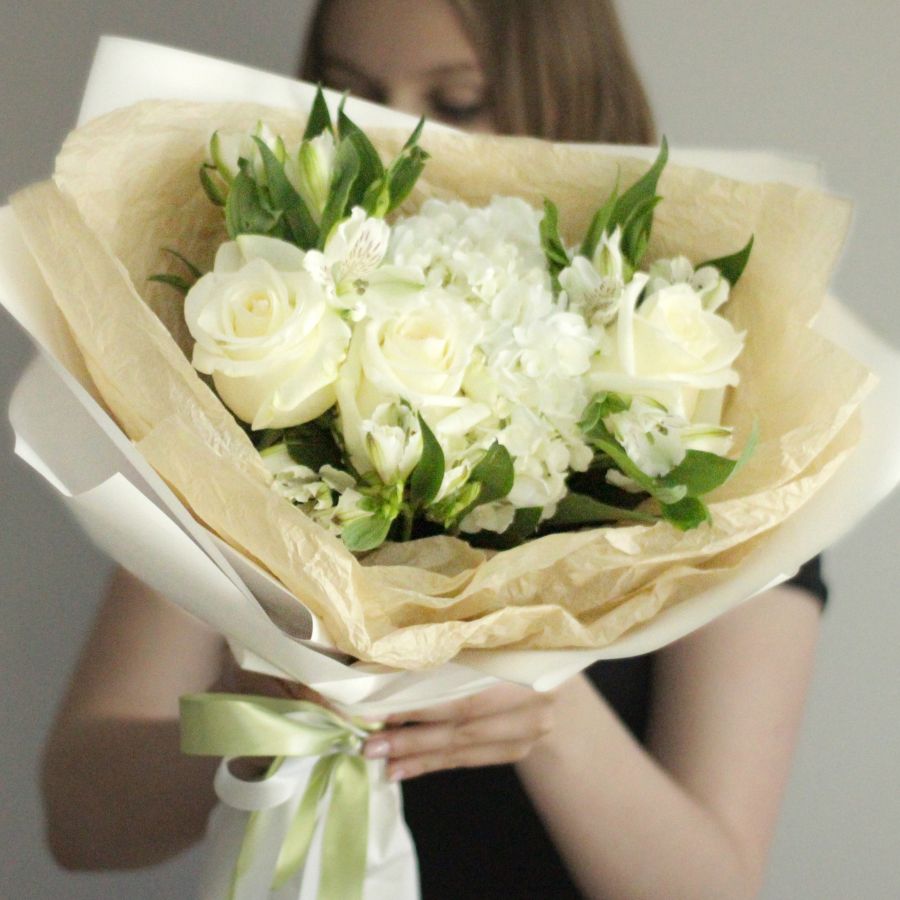 Небольшой белый букет
