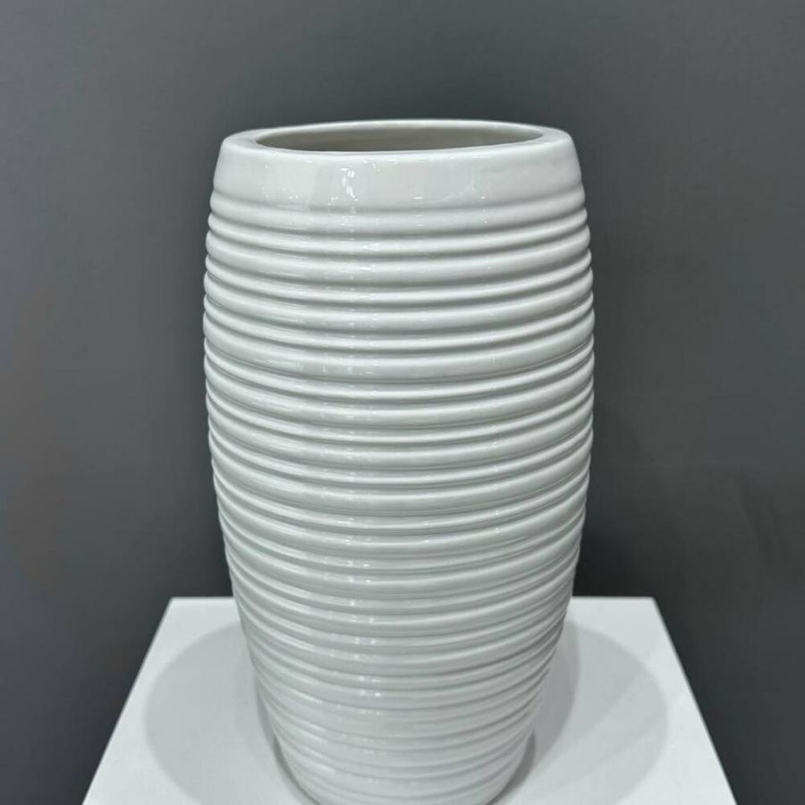 Ваза белая, керамика. Размер Ширина - 10 см Высота - 25 см