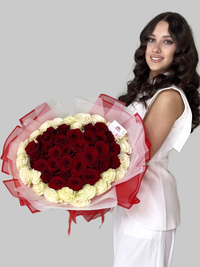 Букет-сердце из 51 Эквадорской розы