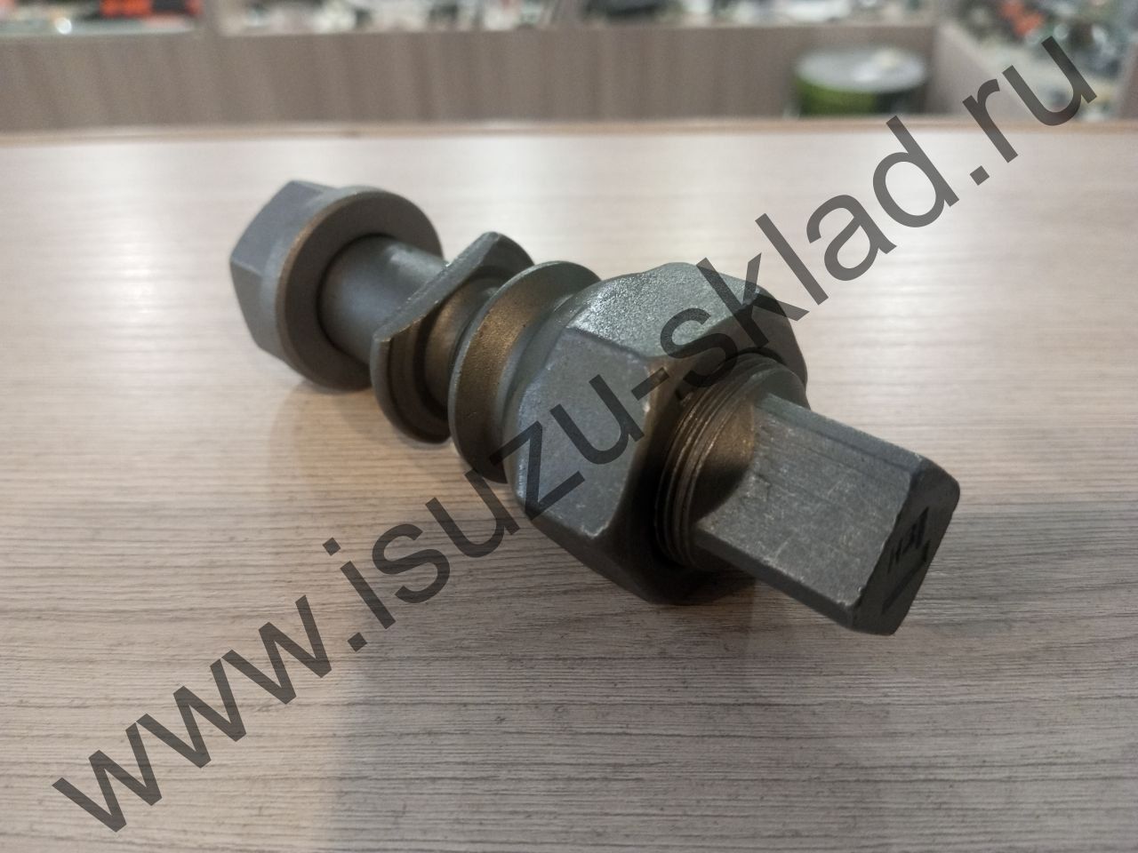 Шпилька колеса заднего fsr90 левая с гайкой