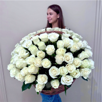 Корзина из 101 белой розы