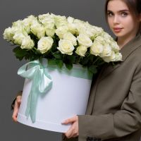 101 роза белая 40 см (Кения) в коробке