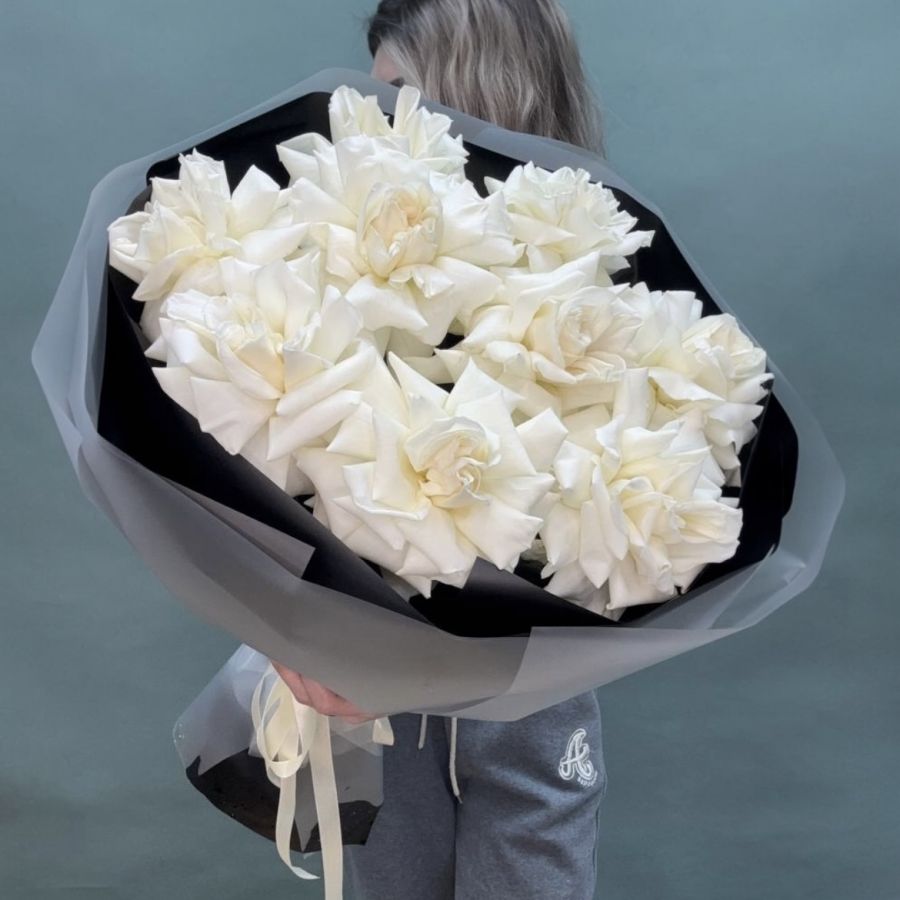 11 белых французских роз