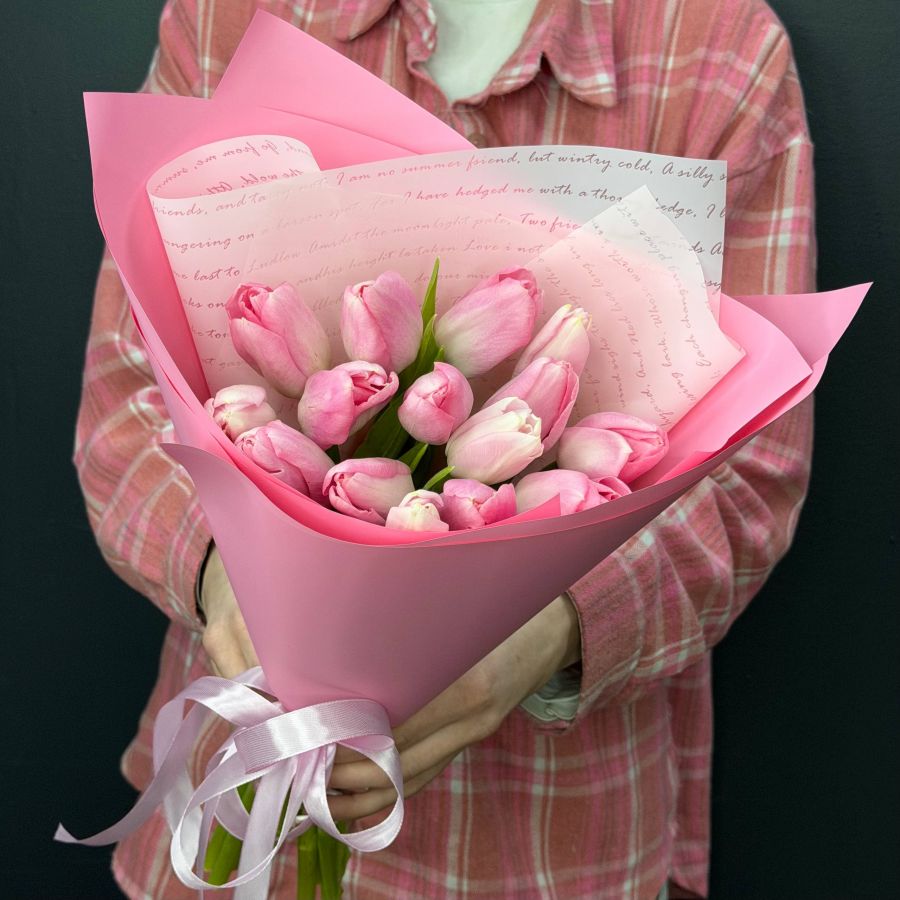 Охапка из 15 розовых тюльпанов Голландия