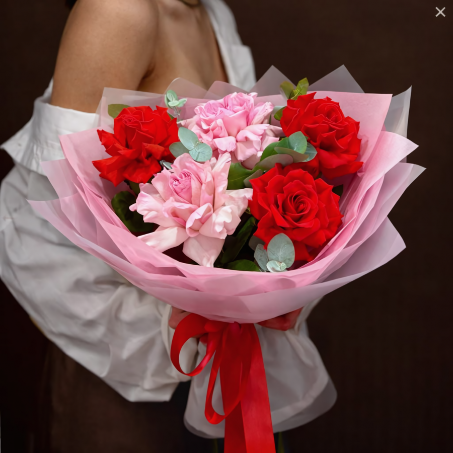 Букет из разноцветных французских роз