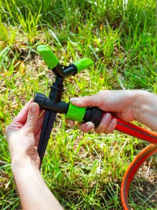 Разбрызгиватель двухлепестковый, на ножке, вращающийся, быстросъемный, Grandy, JS-2223