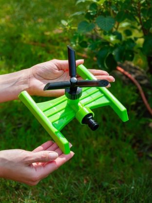 Разбрызгиватель трехлепестковый, на Н-образной подставке, вращающийся, быстросъемный, Grandy, JS-307