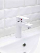 Смеситель для раковины, РМС, короткий излив, с картриджем, пластиковый корпус, белый, PL6-001F