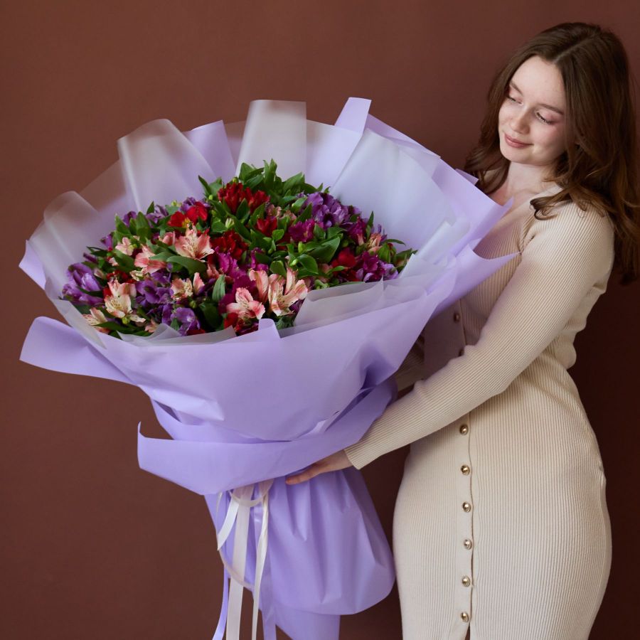 Букет-гигант из альстромерии микс в пышном оформлении (от 11 шт)