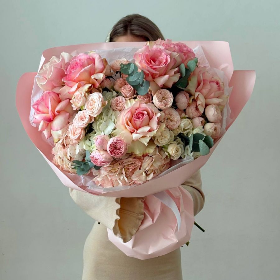 Большой сборный весенний букет