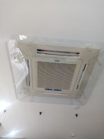 "Кассетная сплит-система Бирюса BLCA-H60/5R3 в интерьере офиса"