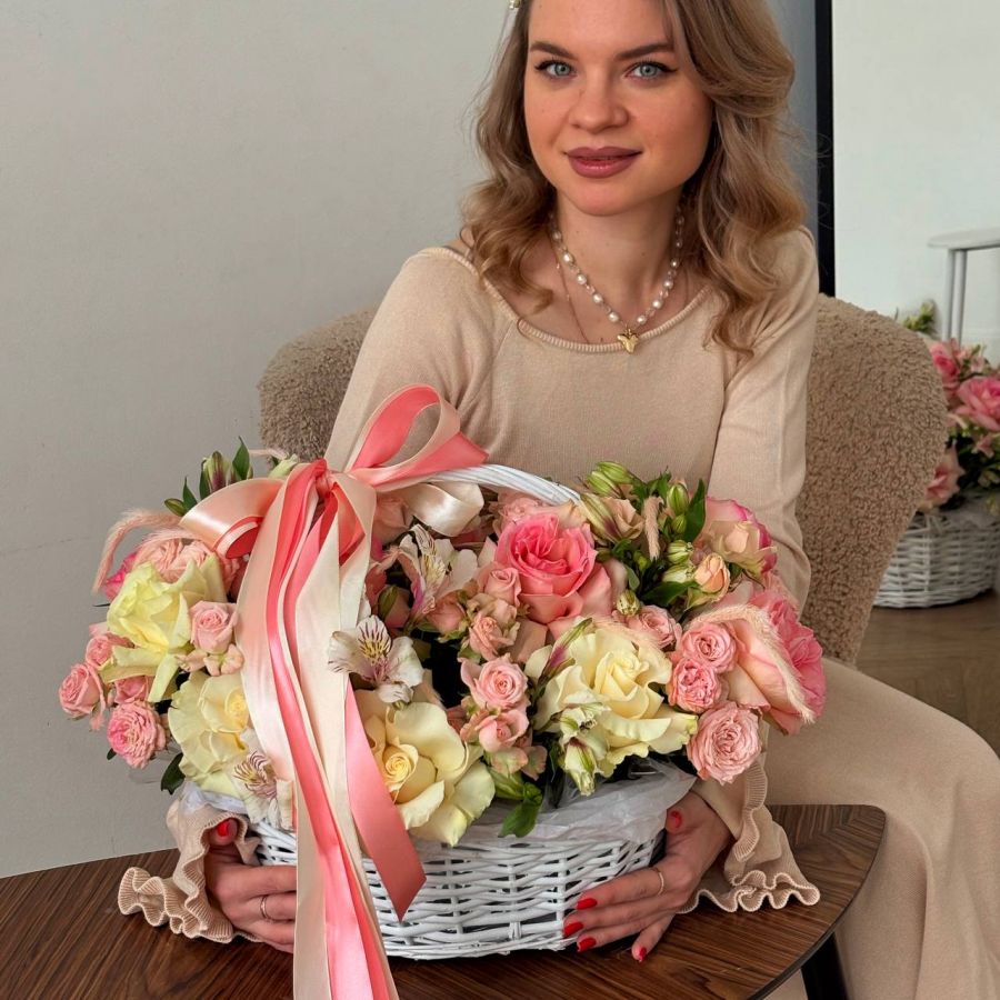 Корзина нежная в розовом цвете