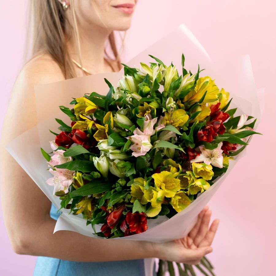 Альстромерия в матовой упаковке от 11 шт